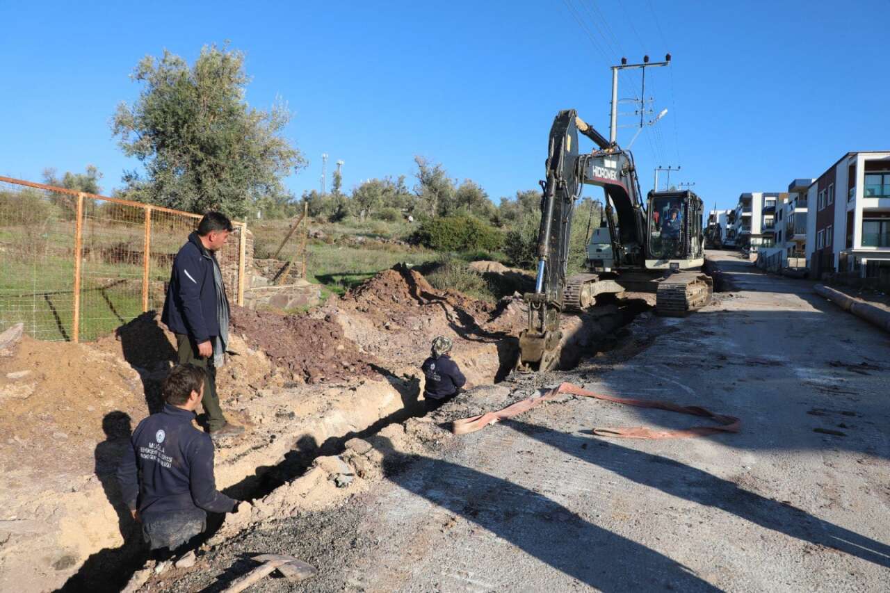 Bodrum Bayrama Susuz Giriyor: Peş Peşe Patlayan Hatlar Denizin Rengini Kahverengiye Çevirdi 8
